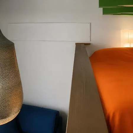 Joli Studio, Rue Calme, Pret De Notre Dame De